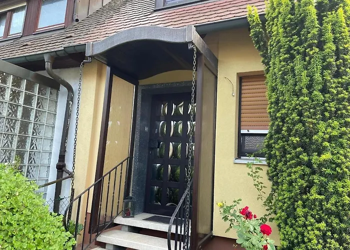 Spacious 3Br House With 2 Parking Spaces & Garden
