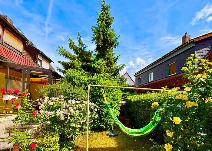 Spacious 3Br House With 2 Parking Spaces & Garden